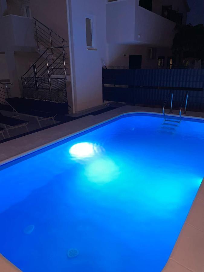Villa Milena Sweet Apartment-With A Pool 트로기르 외부 사진